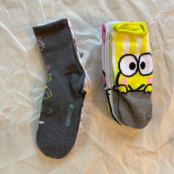 🎀 Sanrio Hello Kitty Sock Bundle Set - Picture 2 of 4